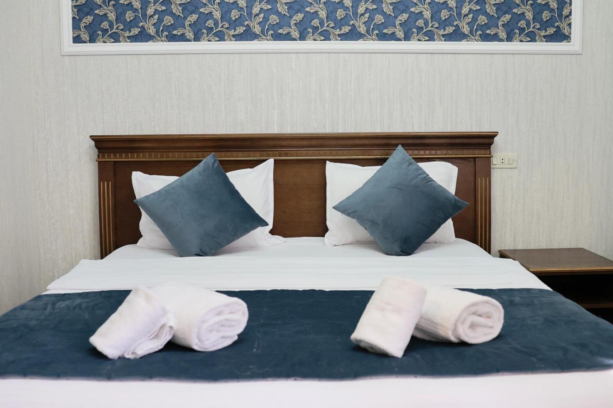 Royal Renaissance Hotel Erévan Extérieur photo