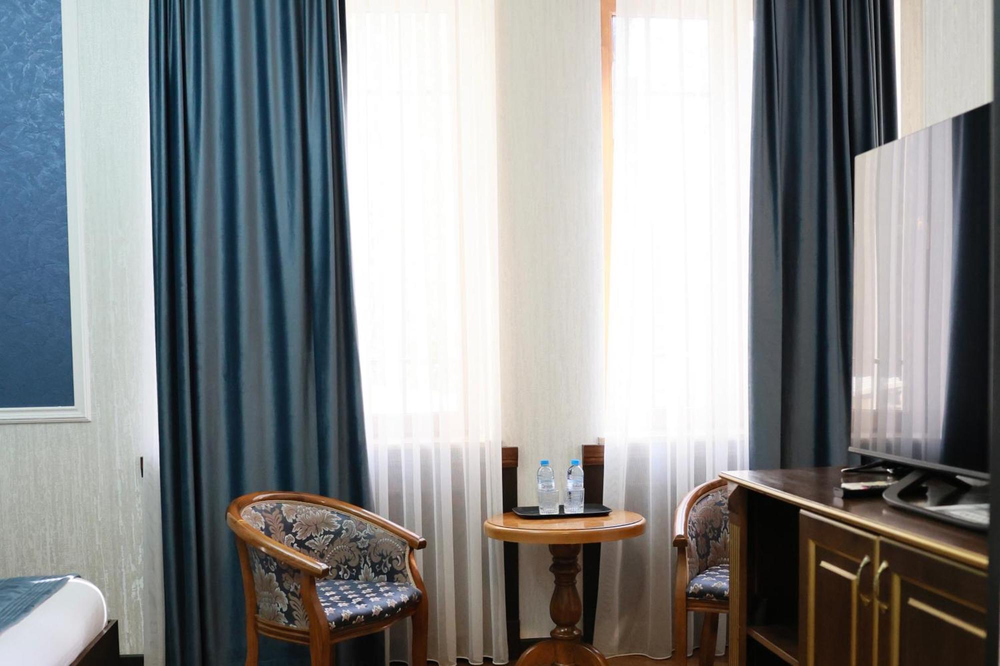 Royal Renaissance Hotel Erévan Extérieur photo
