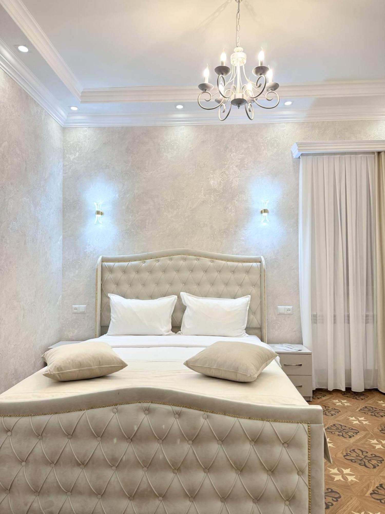 Royal Renaissance Hotel Erévan Extérieur photo