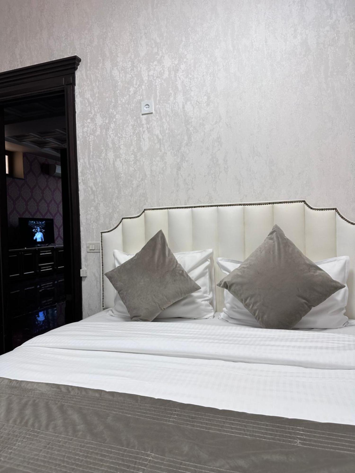 Royal Renaissance Hotel Erévan Extérieur photo