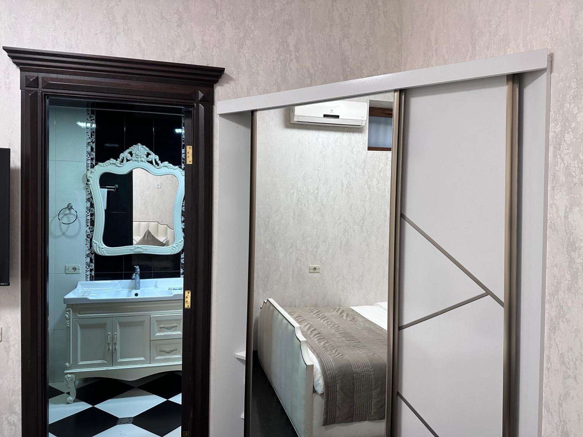 Royal Renaissance Hotel Erévan Extérieur photo