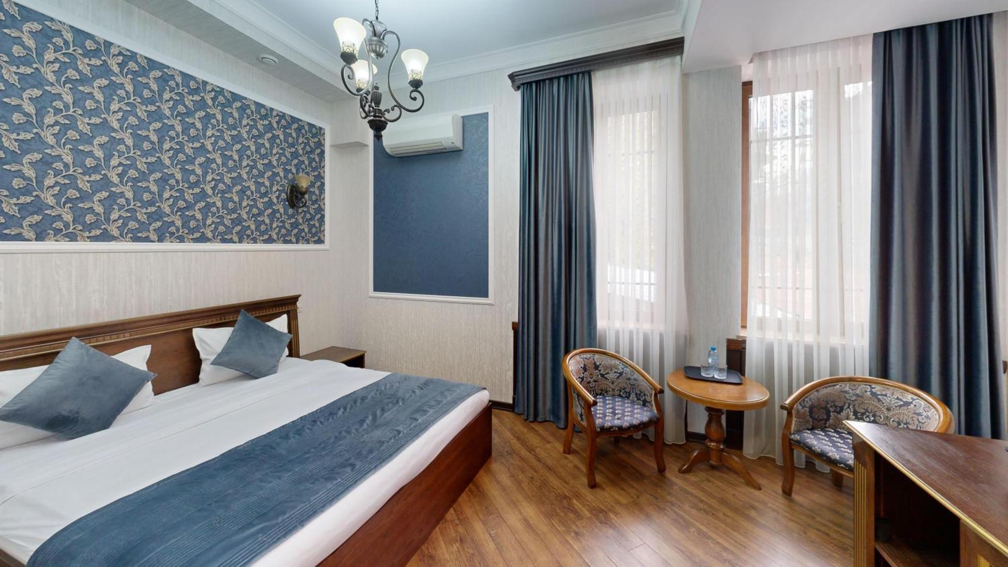 Royal Renaissance Hotel Erévan Extérieur photo