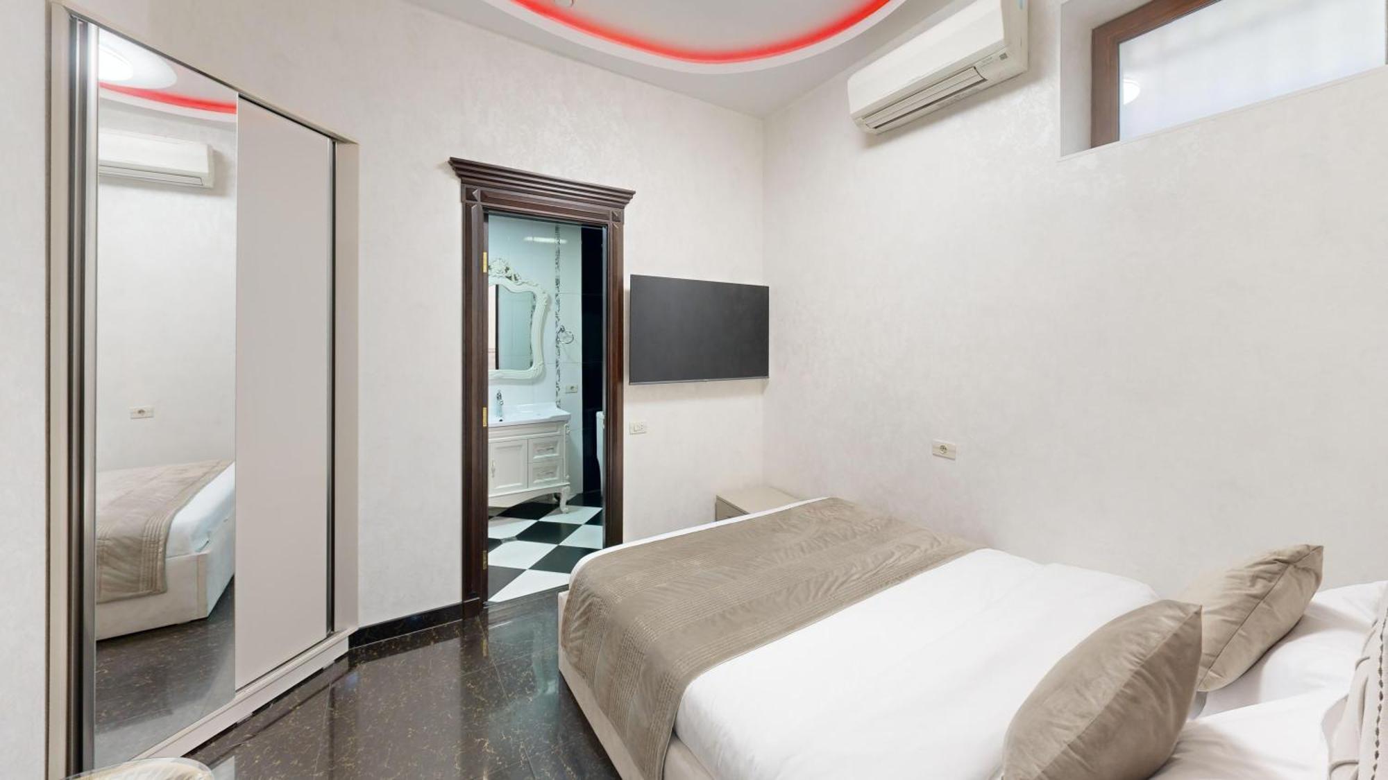 Royal Renaissance Hotel Erévan Extérieur photo